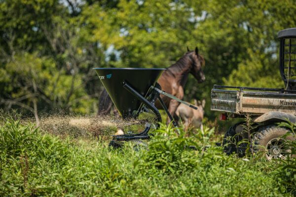 Fertilizer Spreader / Seeder - Image 4